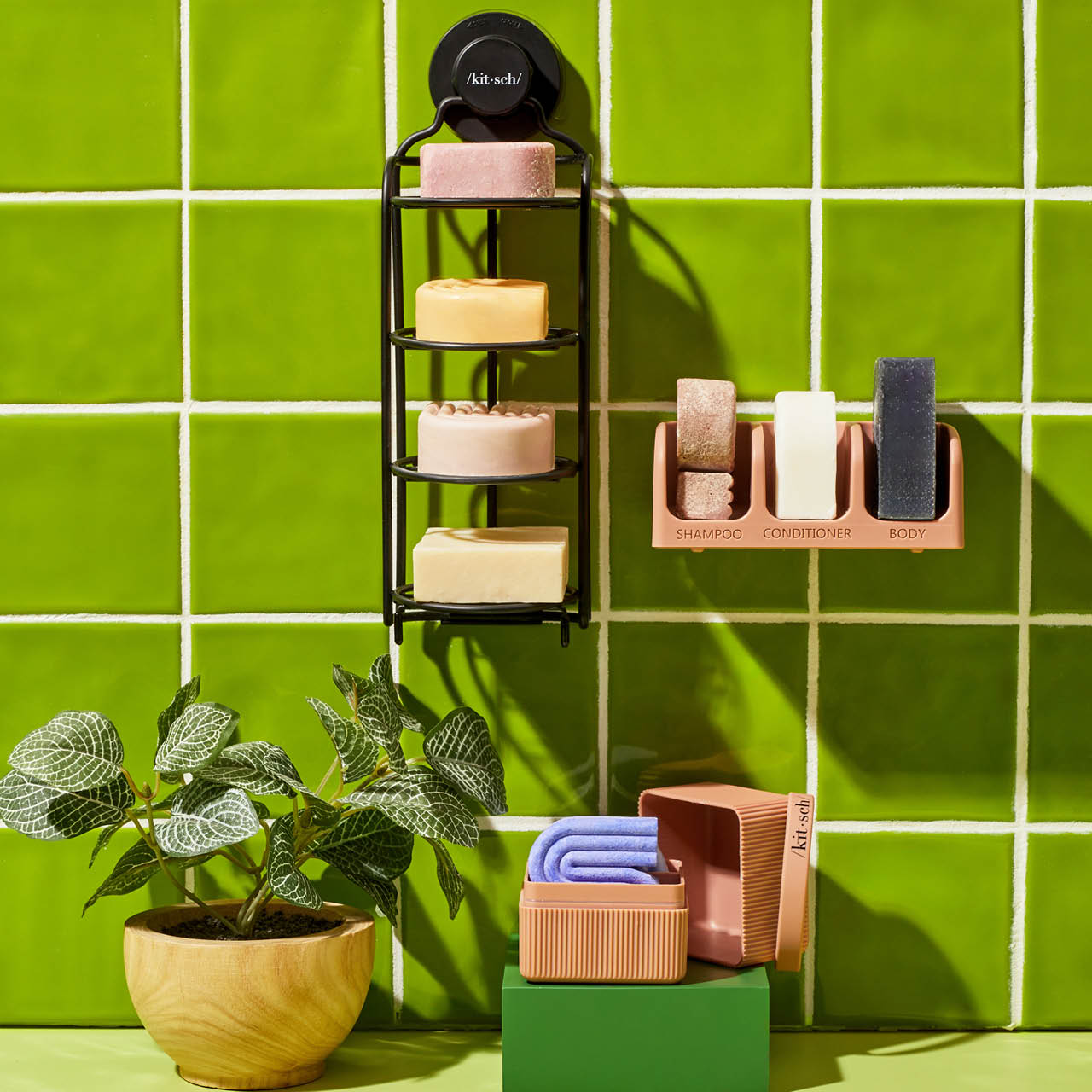 Panier de douche auto-vidant