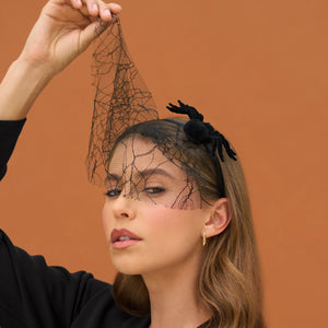 Diadema con velo de telaraña