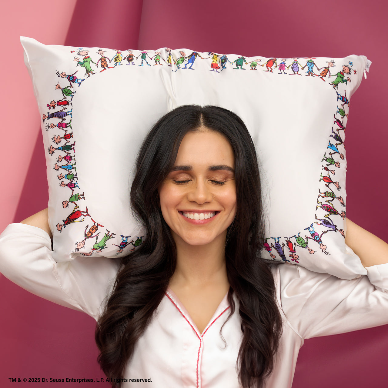 The Grinch x Kitsch Satin Pillowcase in Whoville - King