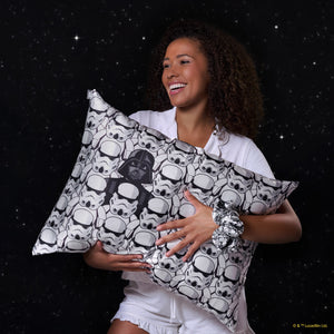 Star Wars™ & Kitsch Satin-Kissenbezug in Darth Vader & Sturmtruppen