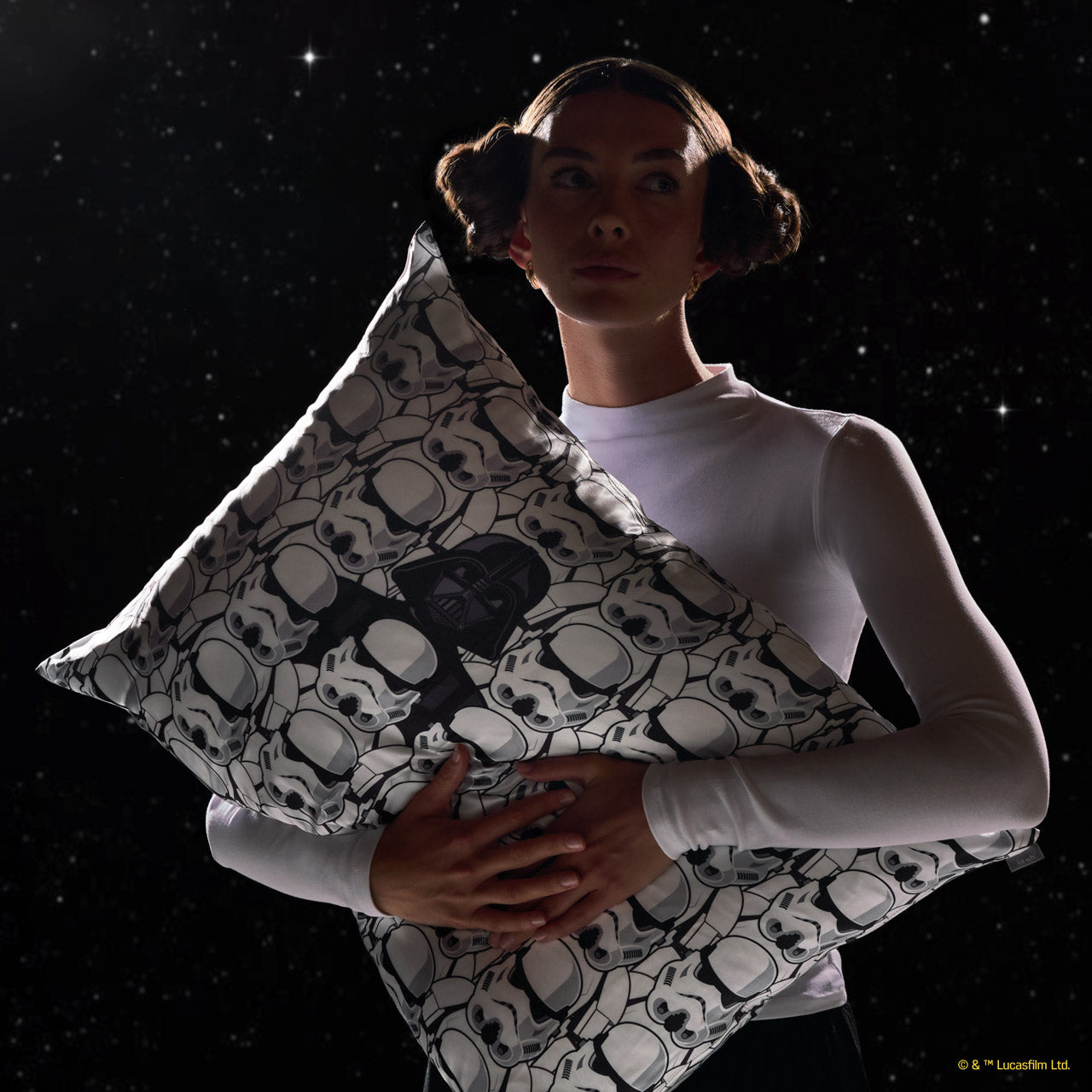 Star Wars™ & Kitsch Satin-Kissenbezug in Darth Vader & Sturmtruppen