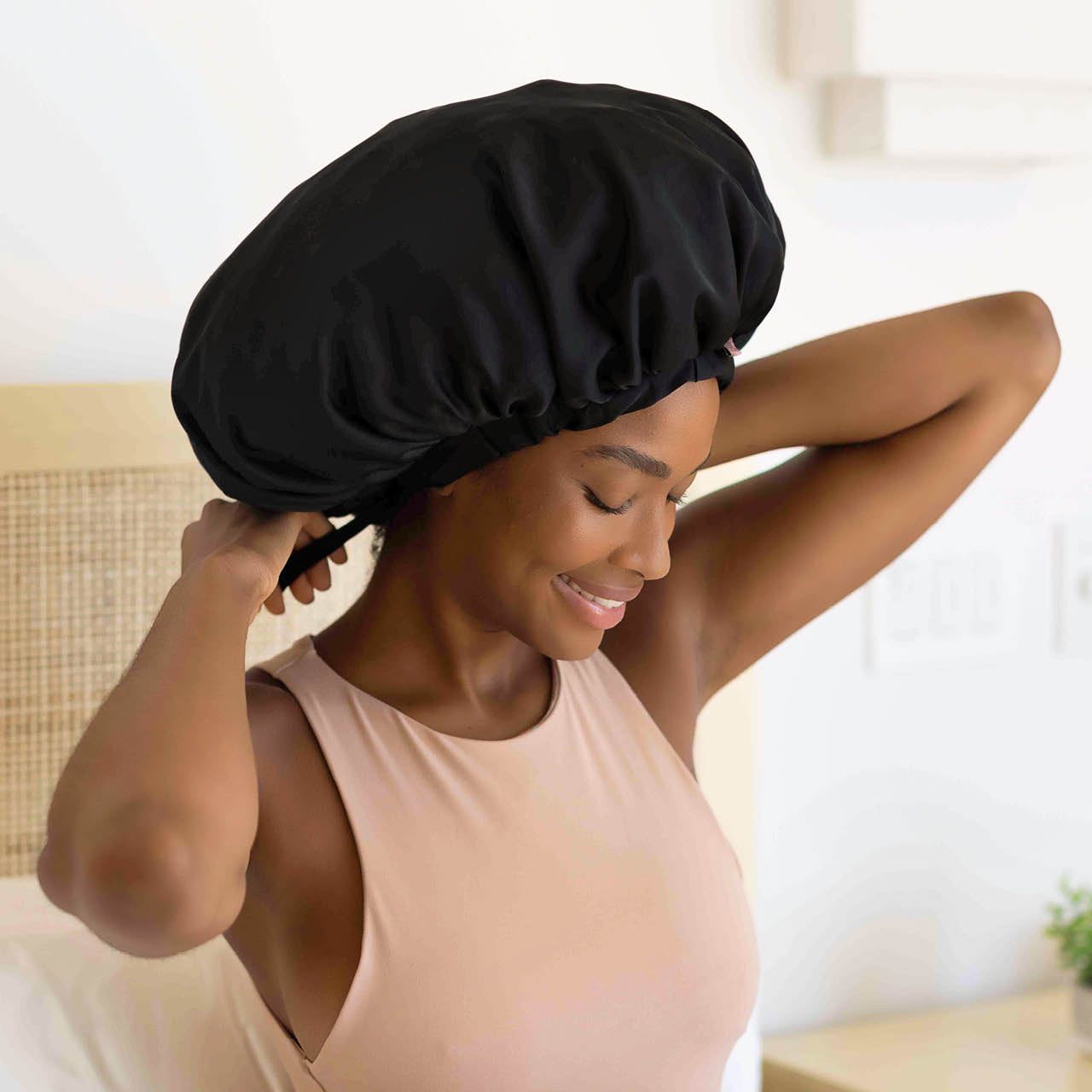Get キッチュ ブラックサテン XL アジャスタブルボンネット ヘアケア