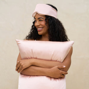 Masque de sommeil contour coussin teinte blush