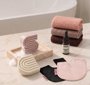 Rice Water: Kitsch Winter Welcome Kit with Rice Water shampoo and conditioner bars, Rosewood African Net Sponge, shampoo and conditioner bar bags, and Rosemary & Biotin Scalp & Hair Oil.